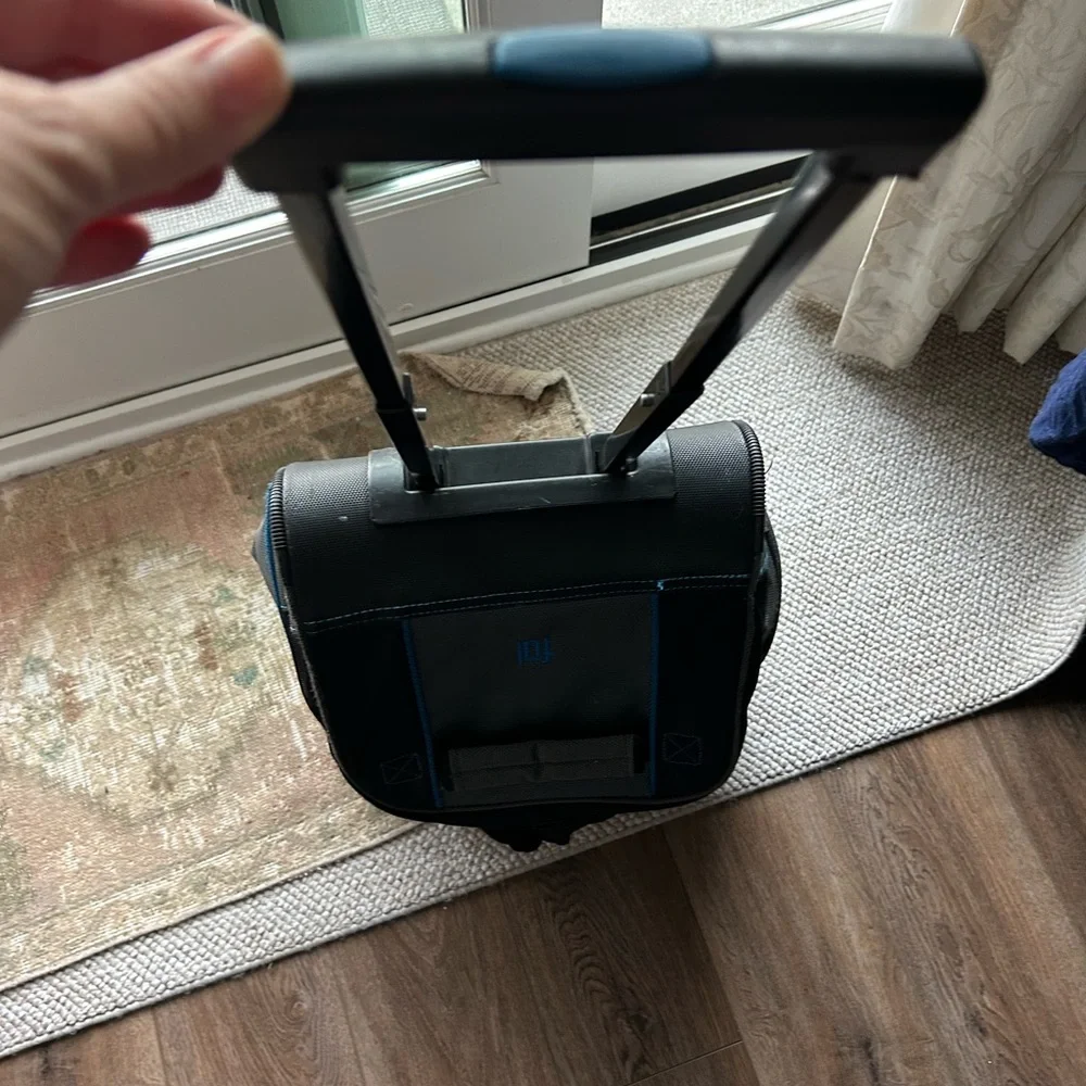 FUL Rolling Duffle/gym bag  22"x12"x12" - Picture 10 of 10